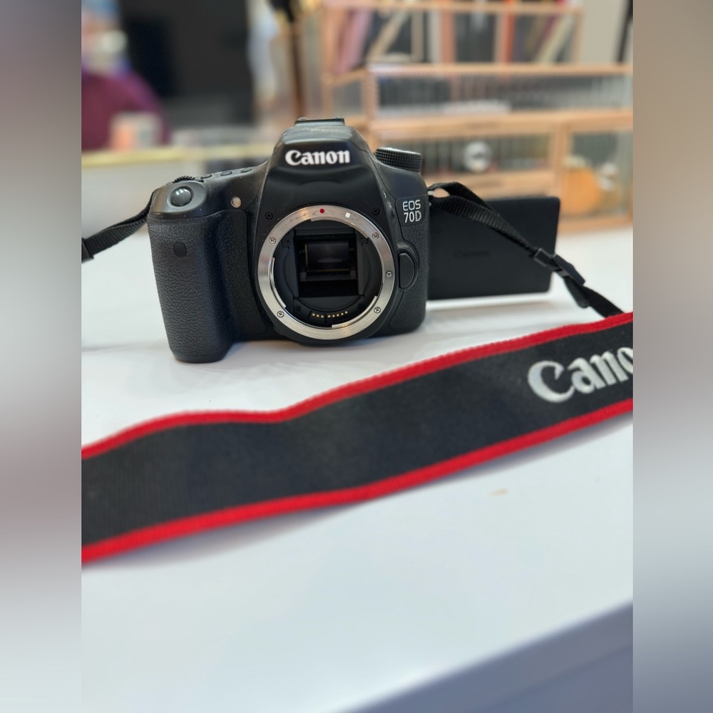 Canon 70D camera for sale barley used
